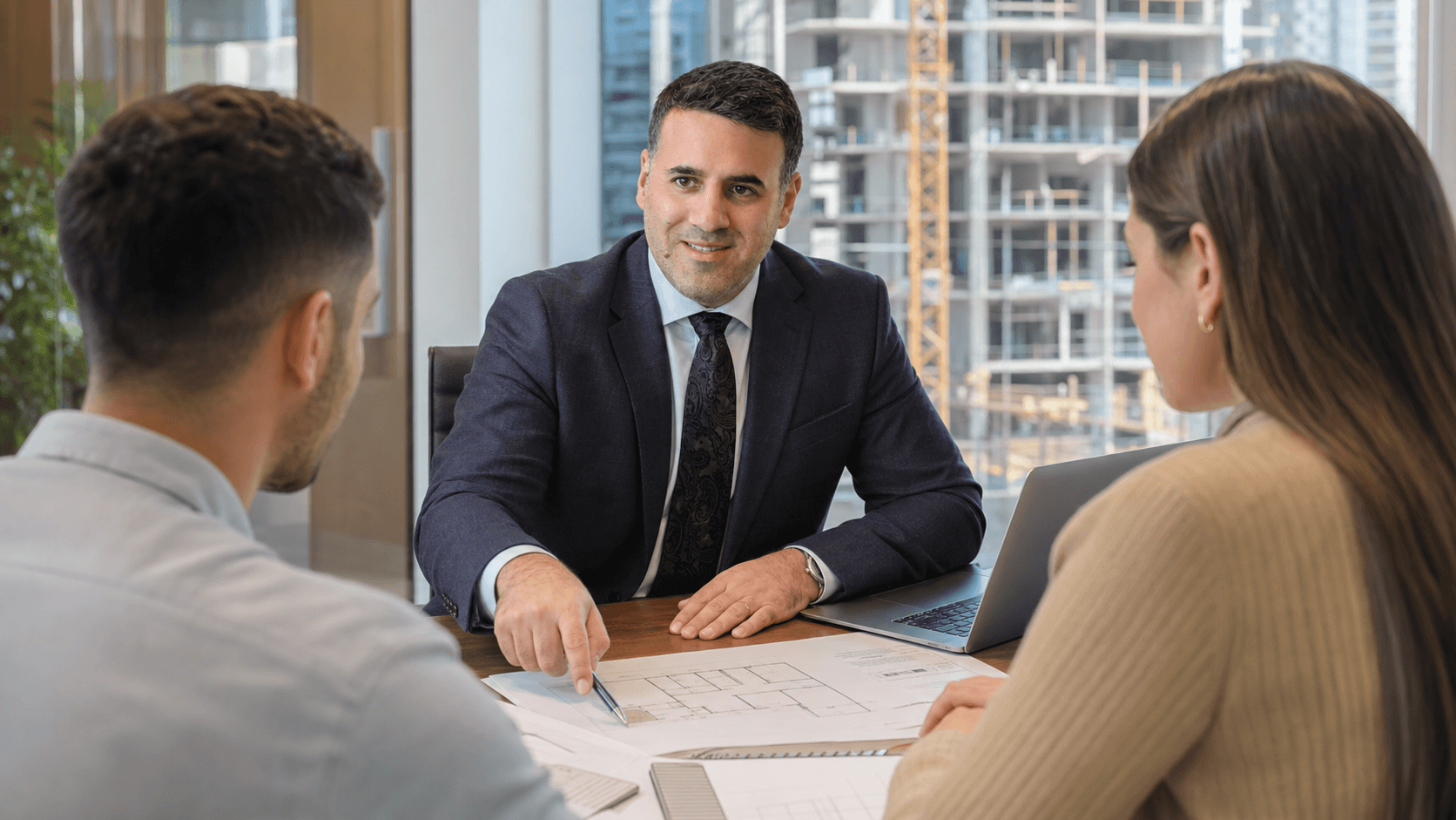 Asaf Arazi-Biton advising clients before signing a Mechir LaMishtaken apartment purchase agreement in Israel