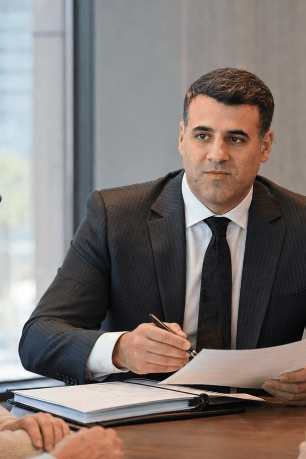 Asaf Arazi-Biton advising a family on intergenerational transfer and asset protection